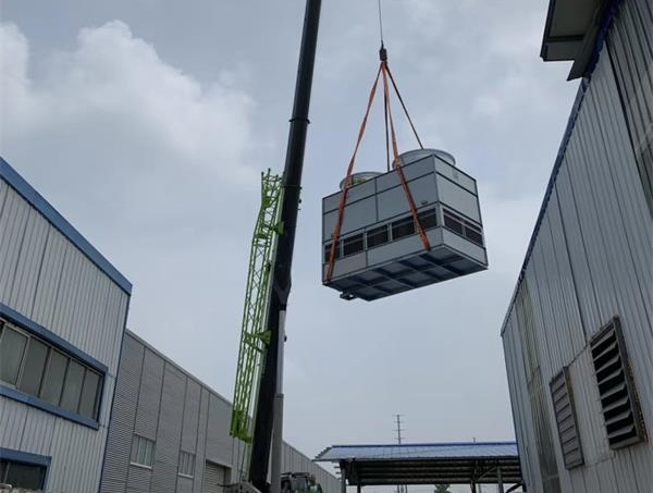 制冷機是怎么用閉式冷卻塔降溫的？