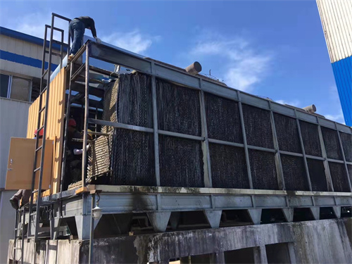 如何設(shè)置螺桿式冰冷水機(jī)的溫度控制?