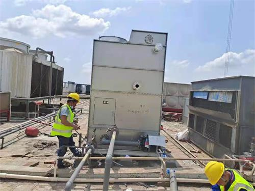 開式冷卻塔在空調(diào)系統(tǒng)如何實(shí)現(xiàn)節(jié)能的效果？？(閉式冷卻塔與開式冷卻塔)