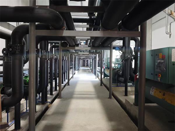 風冷螺桿式工業(yè)冷水機的清洗并不像想象的那么簡單